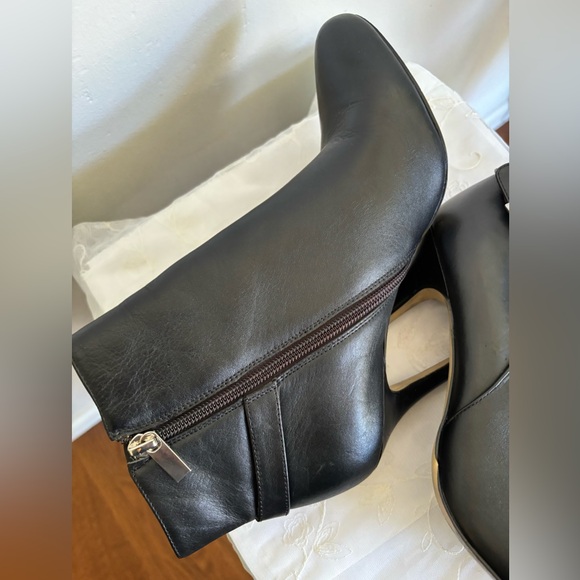 WHITE HOUSE BLACK MARKET leather booties size 8 1/2 - Picture 3 of 10